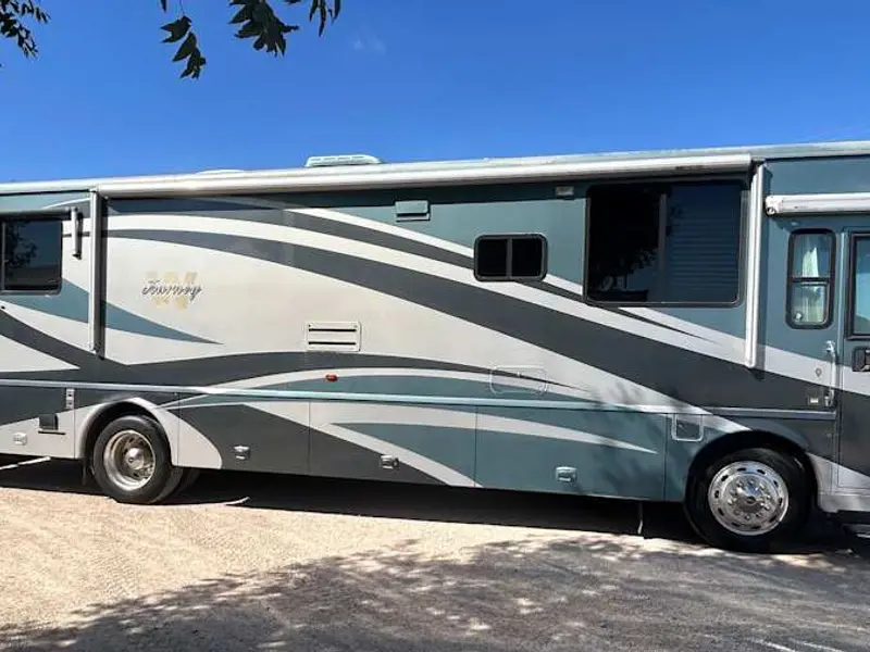 2007 Winnebago Journey — photo 3 of 8