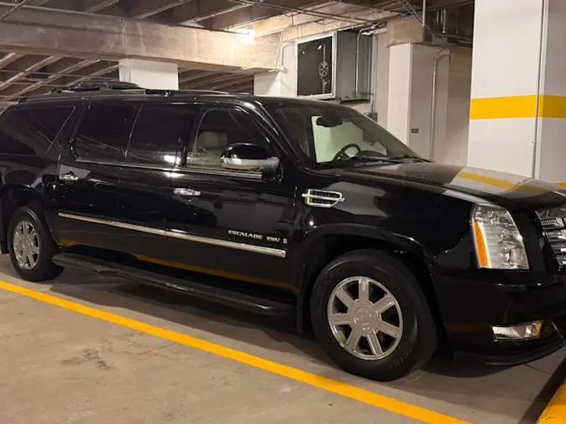 2008 Cadillac Escalade Custom — photo 1 of 8