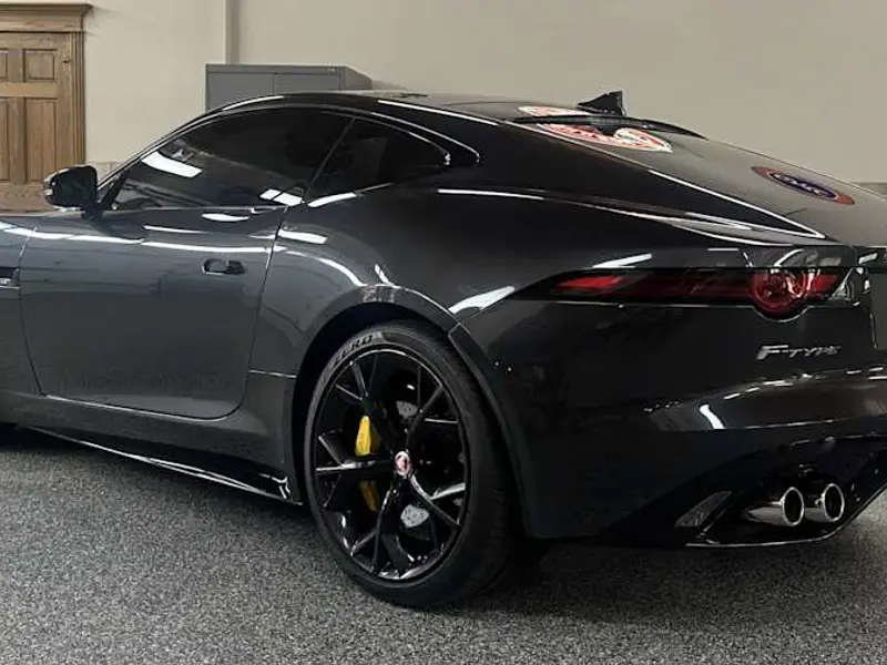 2020 Jaguar F Type R — photo 3 of 8