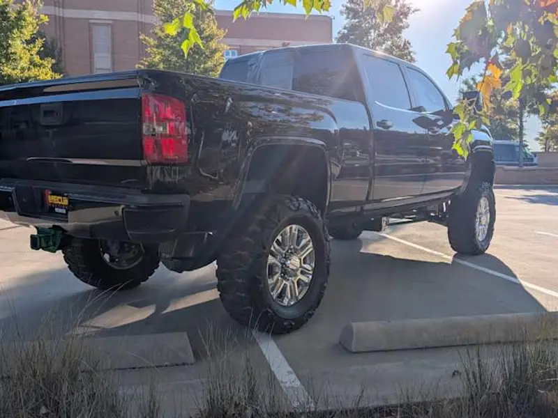 2015 GMC Sierra 2500HD Denali — photo 2 of 8