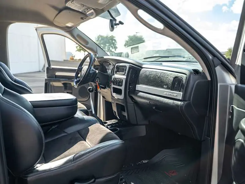 2005 Dodge Ram SRT-10 — photo 7 of 8