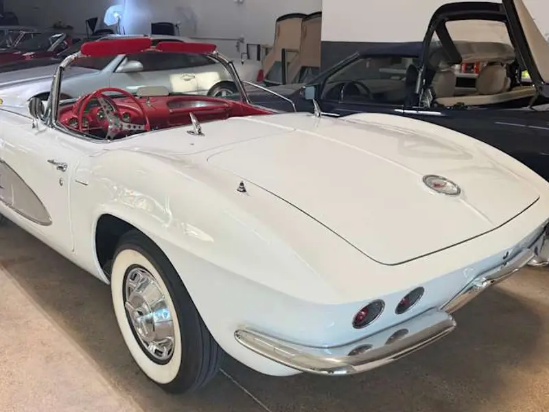 1961 Chevrolet Corvette — photo 3 of 8