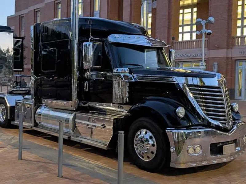 2011 International LoneStar — photo 4 of 8