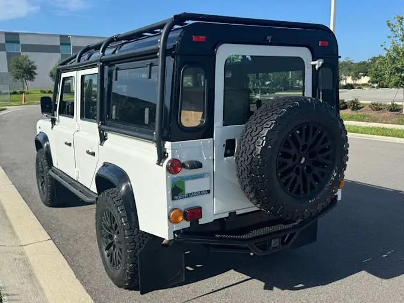 1985 Land Rover Defender — photo 3 of 8