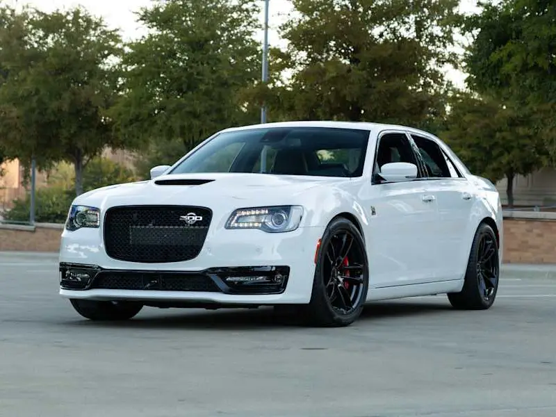 2023 Chrysler 300C — photo 1 of 8