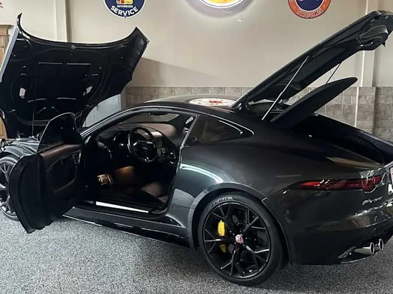 2020 Jaguar F Type R — photo 7 of 8