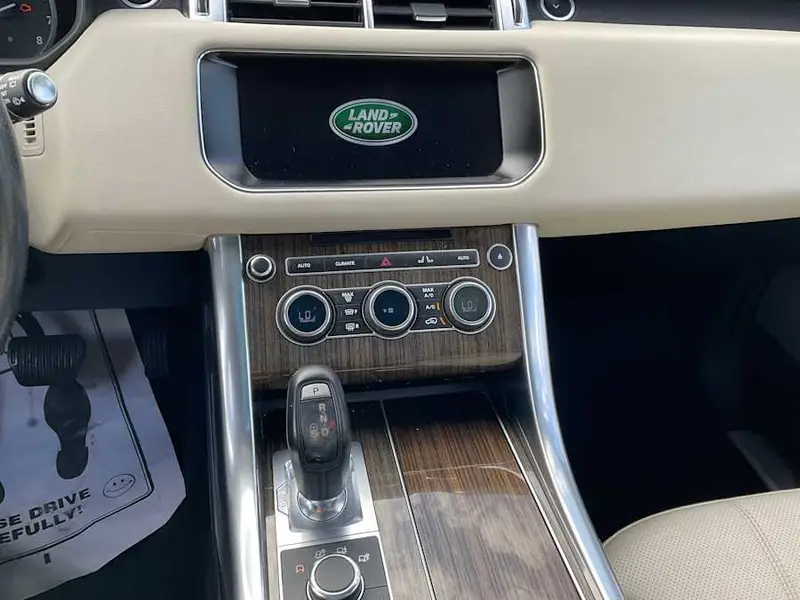 2017 Land Rover Range Rover Sport HSE — photo 6 of 8