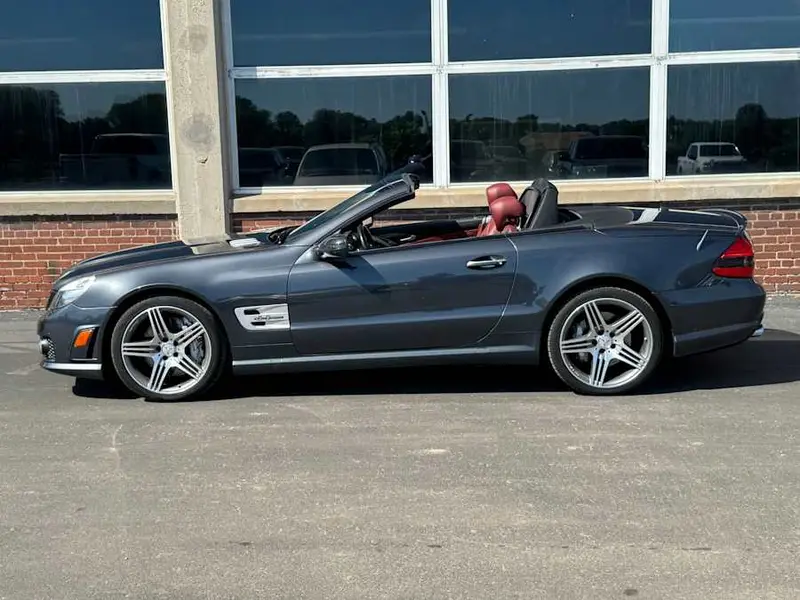 2011 Mercedes-Benz SL63 AMG — photo 2 of 8