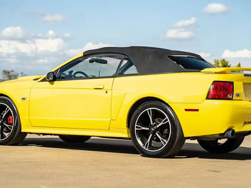 2002 Ford Mustang GT — photo 6 of 8