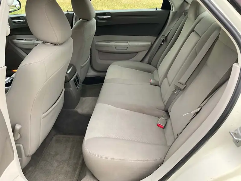 2008 Chrysler 300 LX — photo 5 of 8