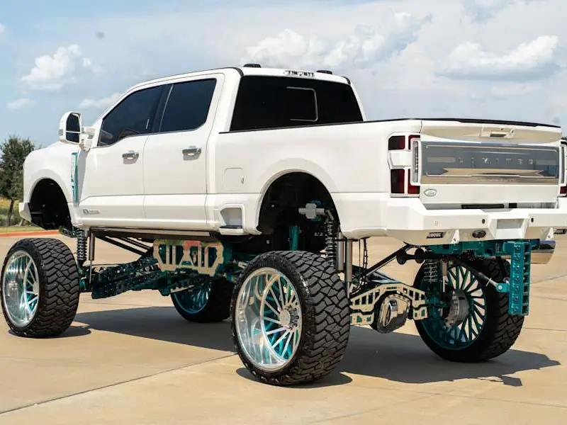 2024 Ford F-250 Custom — photo 3 of 8