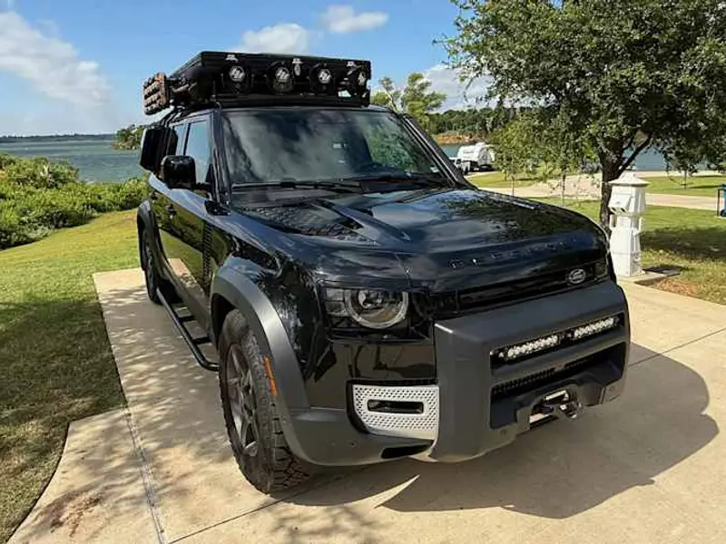 2023 Land Rover Defender 110 S Trek Edition — photo 6 of 8