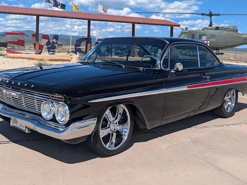 1961 Chevrolet Impala SS — photo 1 of 8