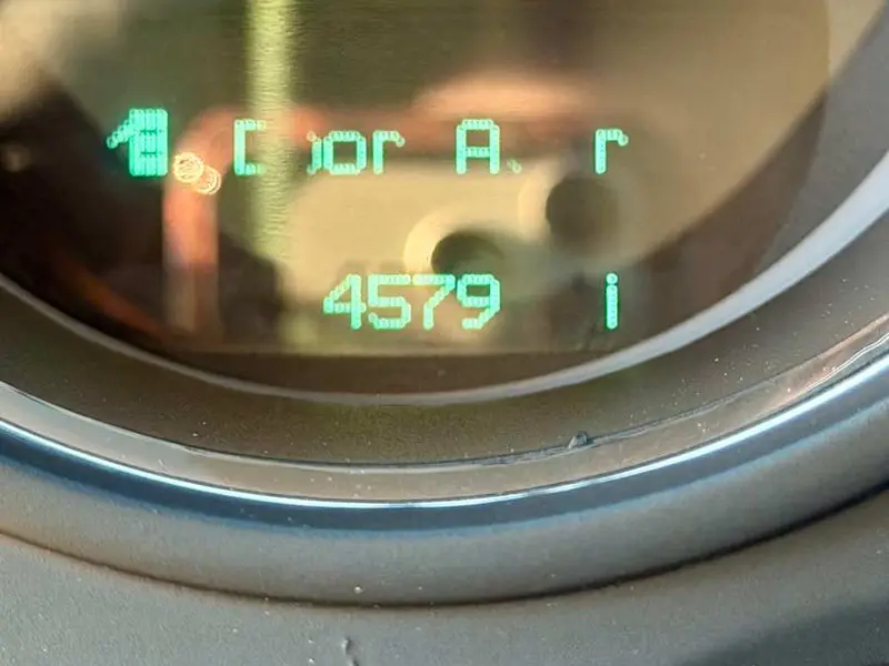 2010 Dodge Challenger SRT-8 — photo 7 of 8