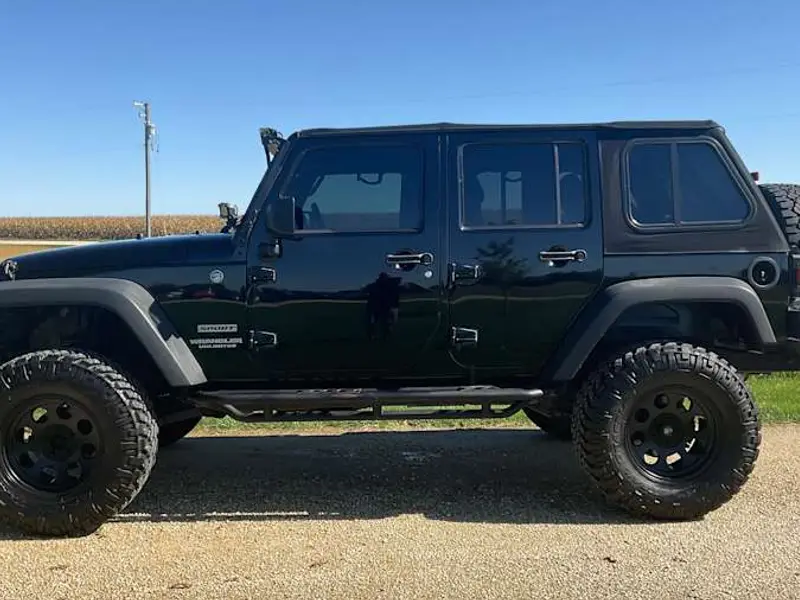 2013 Jeep Wrangler Unlimited Sport — photo 2 of 8