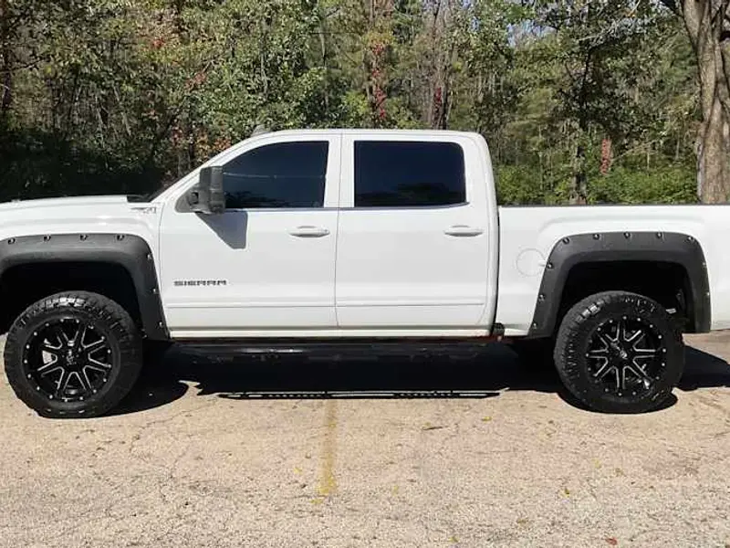 2017 GMC Sierra 1500 SLE Z71 — photo 2 of 8