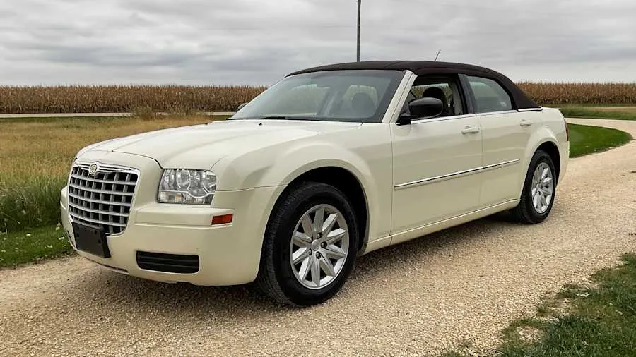 White 2008 Chrysler 300 LX