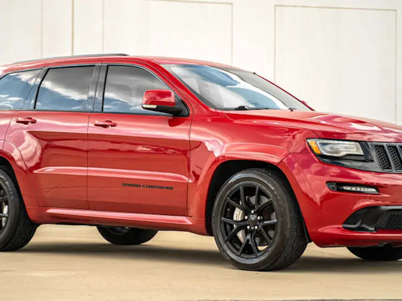 2015 Jeep Grand Cherokee SRT — photo 3 of 8