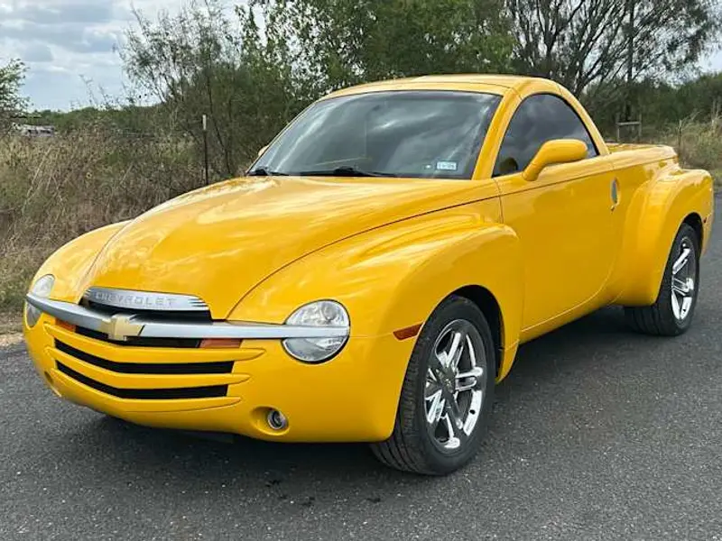 2005 Chevrolet SSR — photo 1 of 8
