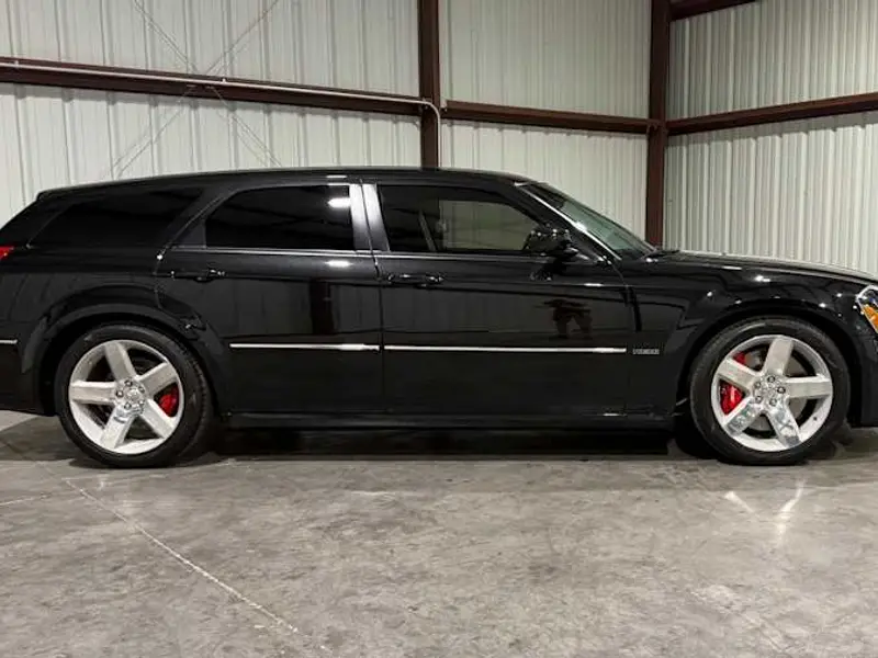 2006 Dodge Magnum SRT-8 — photo 2 of 8