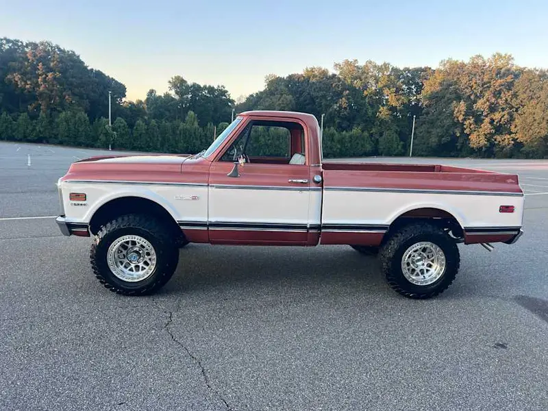 1970 GMC K10 — photo 2 of 8