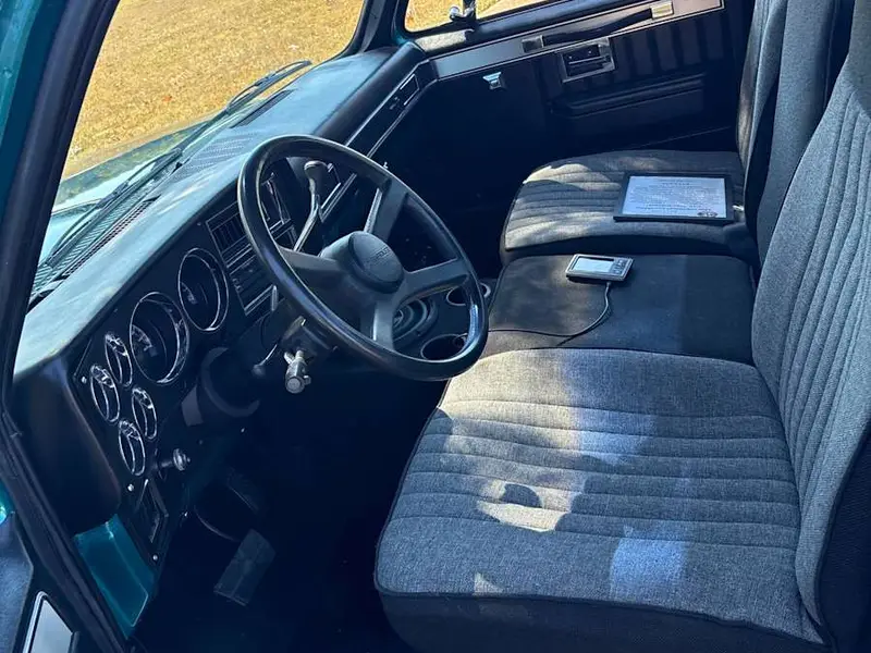 1986 Chevrolet C10 — photo 6 of 8