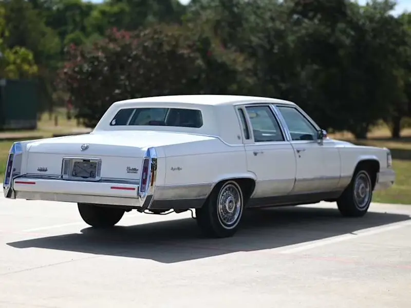1991 Cadillac Brougham d'Elegance — photo 3 of 8