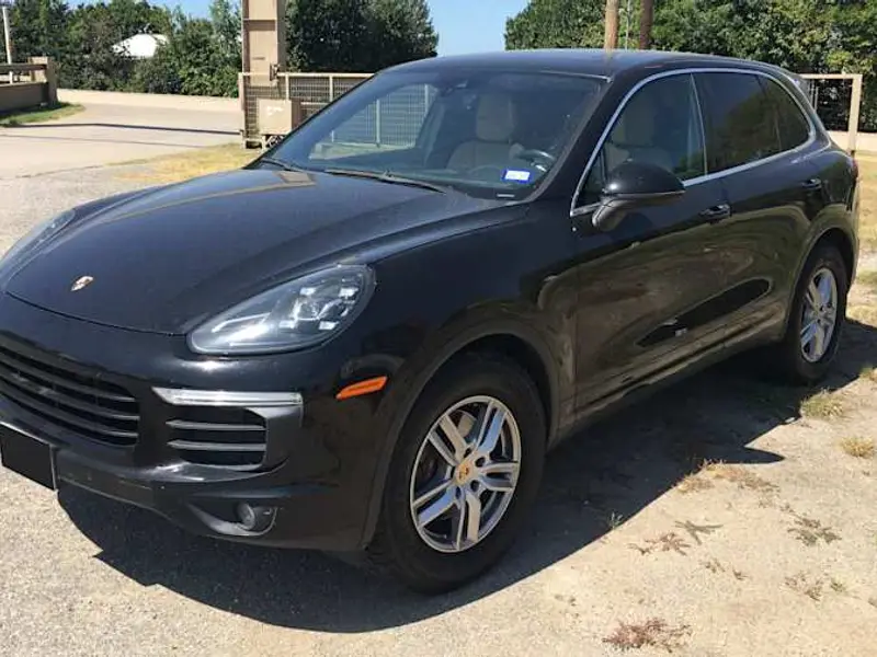 2016 Porsche Cayenne — photo 1 of 8