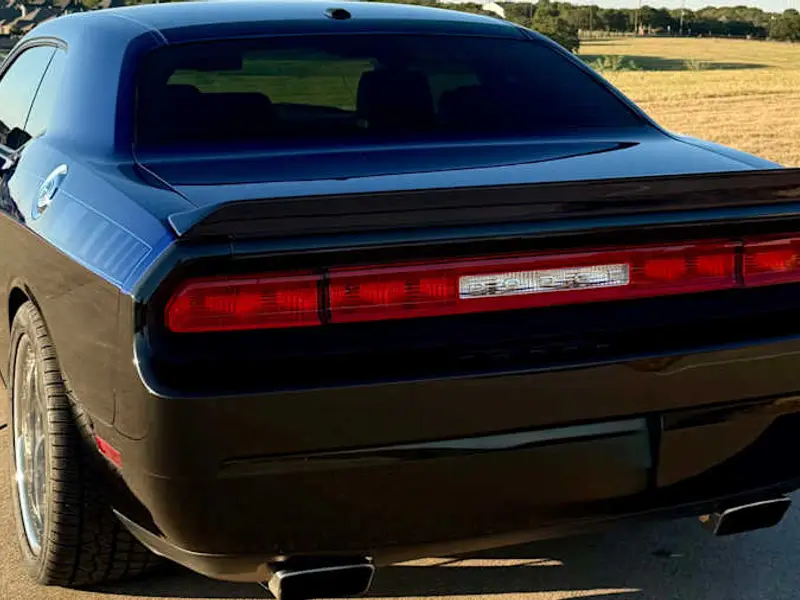 2010 Dodge Challenger SRT-8 — photo 5 of 8