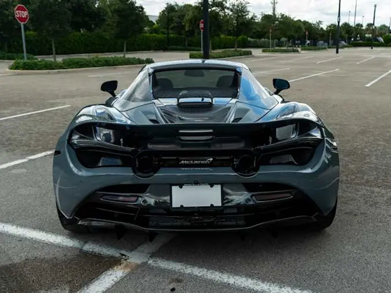 2023 McLaren 720S — photo 5 of 8
