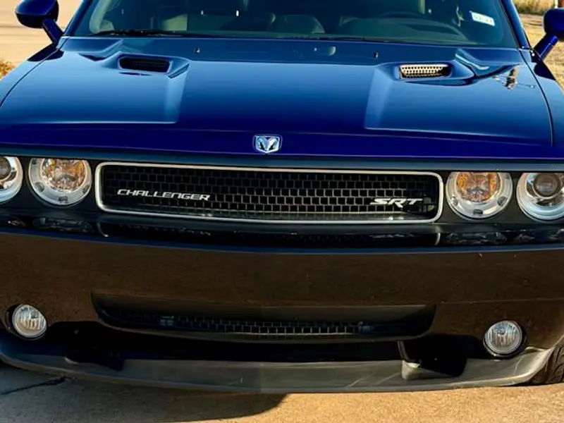 2010 Dodge Challenger SRT-8 — photo 3 of 8