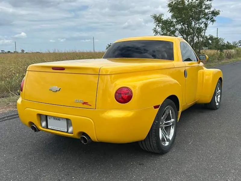 2005 Chevrolet SSR — photo 3 of 8