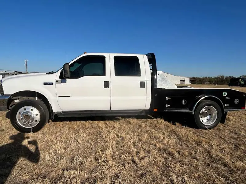 2000 Ford F-550 Lariat — photo 2 of 8