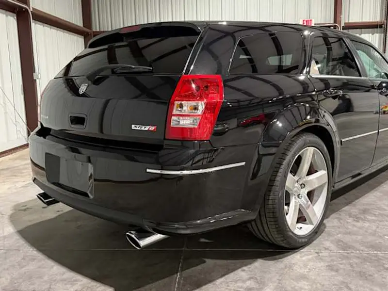 2006 Dodge Magnum SRT-8 — photo 7 of 8