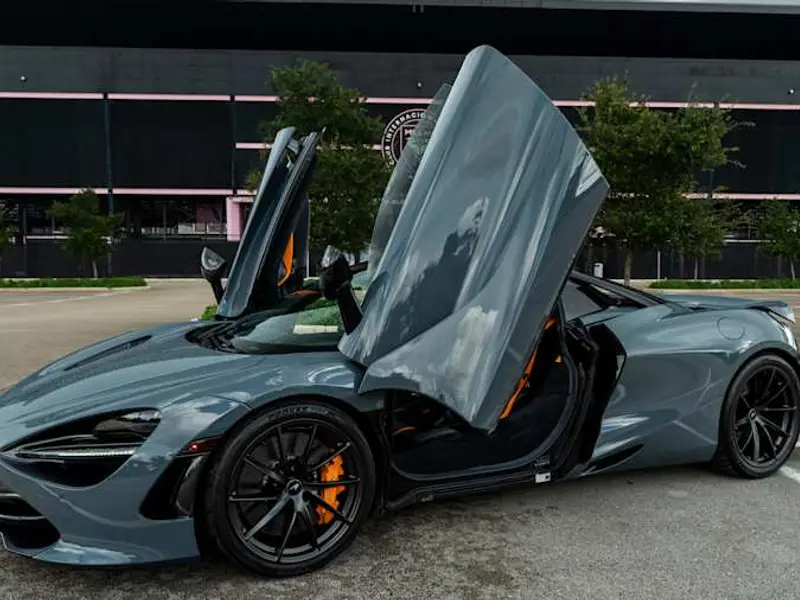 2023 McLaren 720S — photo 8 of 8