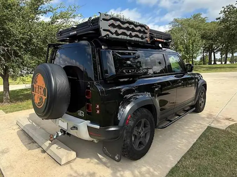 2023 Land Rover Defender 110 S Trek Edition — photo 3 of 8