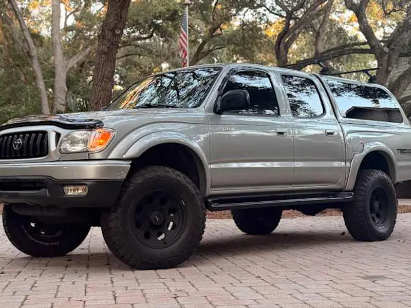 2003 Toyota Tacoma SR5 — photo 1 of 8