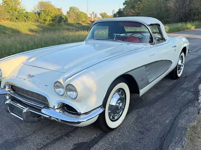 1961 Chevrolet Corvette — photo 1 of 8
