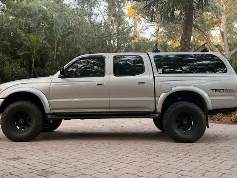 2003 Toyota Tacoma SR5 — photo 2 of 8