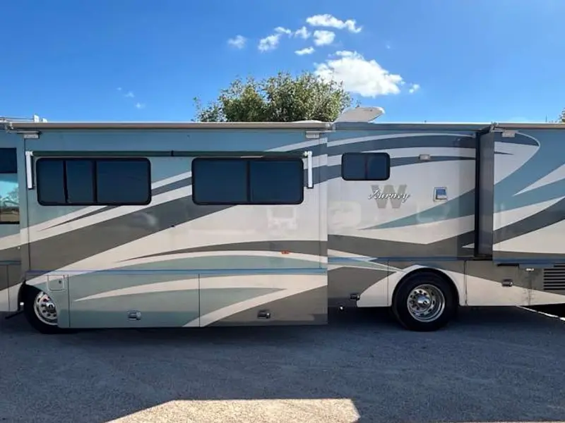2007 Winnebago Journey — photo 1 of 8