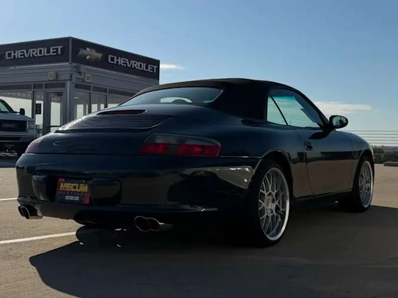 2004 Porsche 911 Carrera — photo 2 of 8