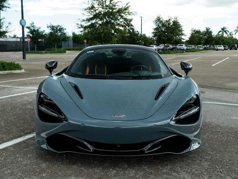 2023 McLaren 720S — photo 4 of 8