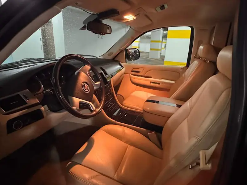 2008 Cadillac Escalade Custom — photo 6 of 8