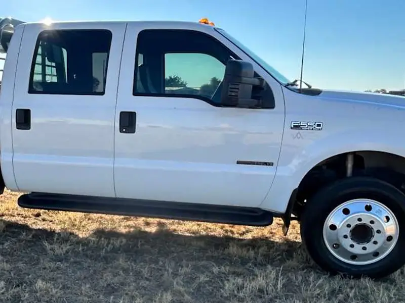 2000 Ford F-550 Lariat — photo 7 of 8