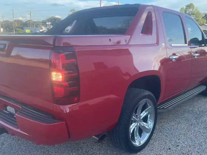 2008 Chevrolet Avalanche — photo 3 of 8