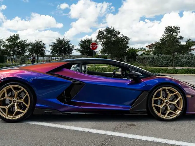 2025 Lamborghini Revuelto — photo 2 of 8