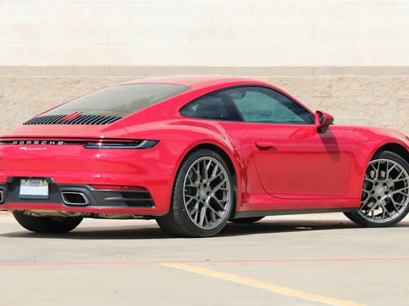 2023 Porsche 911 Carrera 4 — photo 3 of 8