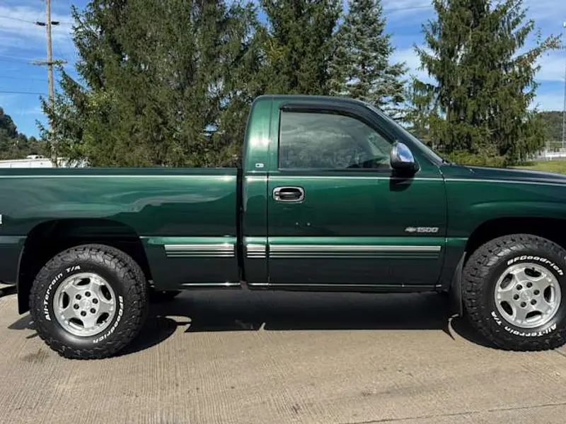 2002 Chevrolet Silverado 1500 — photo 2 of 8