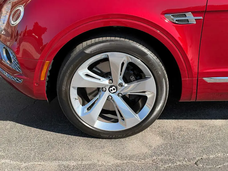 2017 Bentley Bentayga — photo 4 of 8