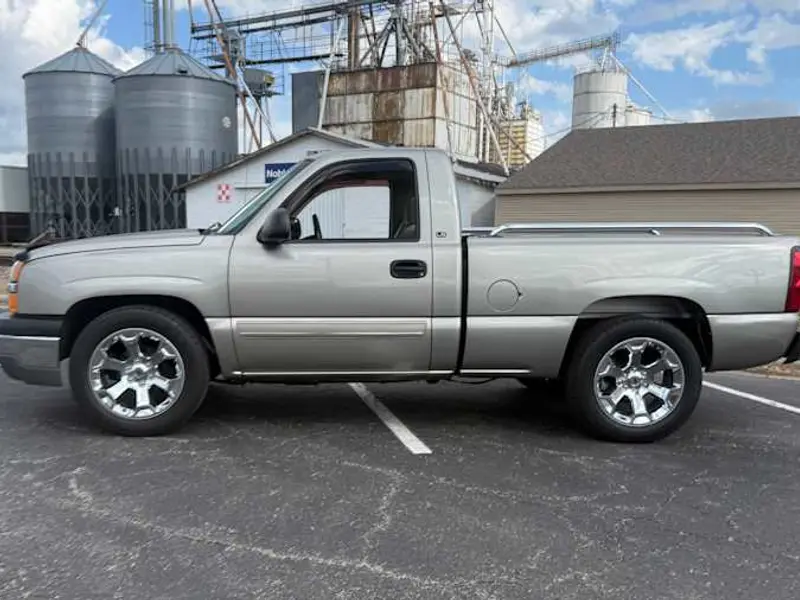 2003 Chevrolet Silverado 1500 — photo 2 of 8